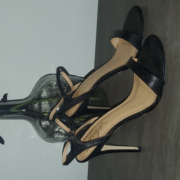 FERGI, ROXANE LIZARD HEALS - Picture 1 of 7